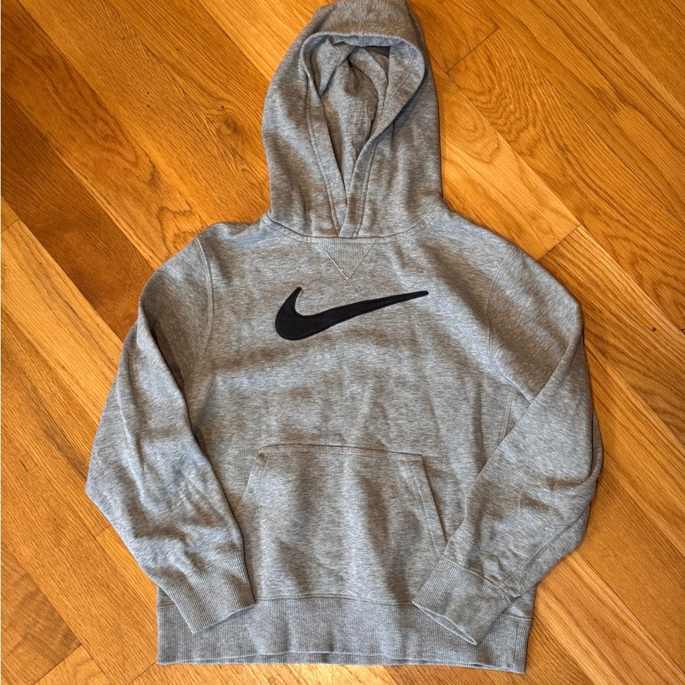 Boys Nike Heather Gray Sweatshirt size M